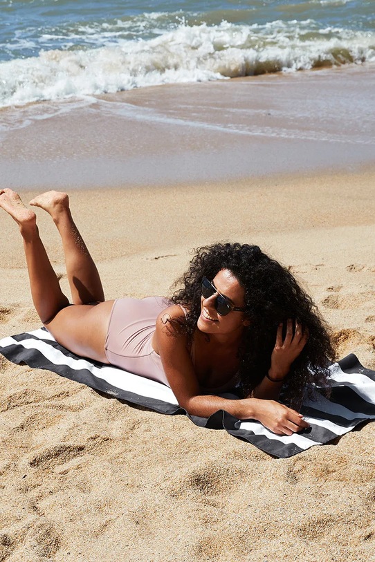 Πετσέτα παραλίας που στεγνώνει γρήγορα Dock & Bay Kamari Charcoal 200 x 90 cm TOWLB.CAB.XL.BLACK.R μαύρο