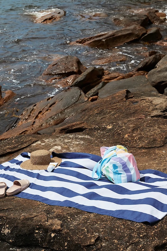 Πετσέτα παραλίας που στεγνώνει γρήγορα Dock & Bay Whitsunday Blue 200 x 90 cm TOWLB.CAB.XL.NAVY.R