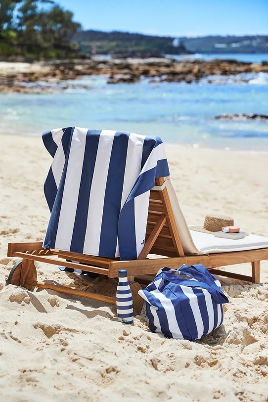 Πετσέτα παραλίας που στεγνώνει γρήγορα Dock & Bay Whitsunday Blue 200 x 90 cm TOWLB.CAB.XL.NAVY.R