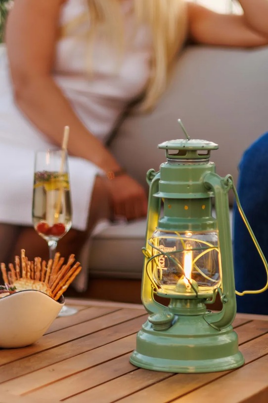 Feuerhand lampa naftowa ze stali malowanej proszkowo zielony 276.SAGEGREEN