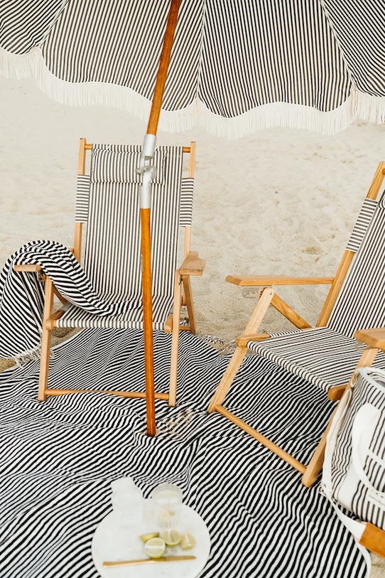 Business & Pleasure Co. brisača za plažo bombažna 86 x 168 cm BPA.TWL.LAU.NVY