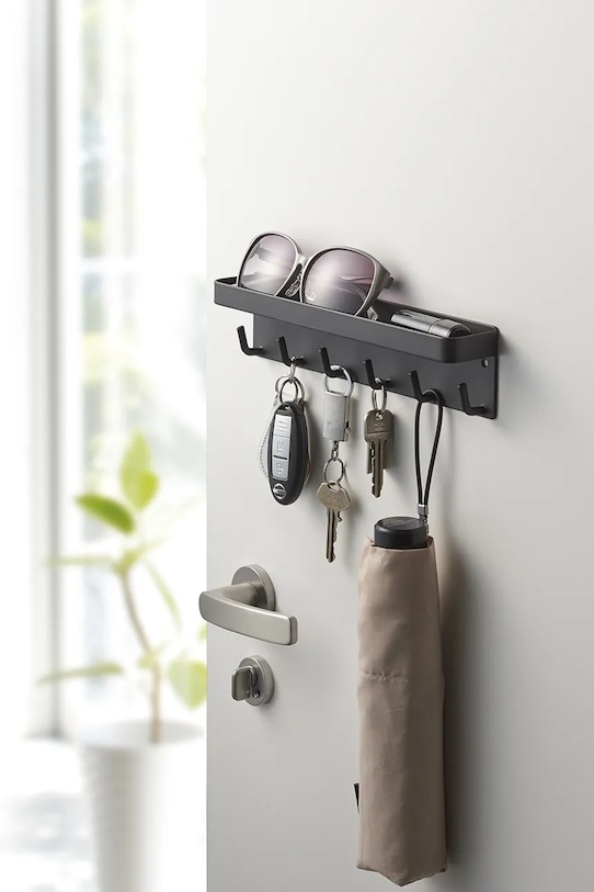 Nástěnný věšák s poličkou Yamazaki Smart 2755 černá AA00