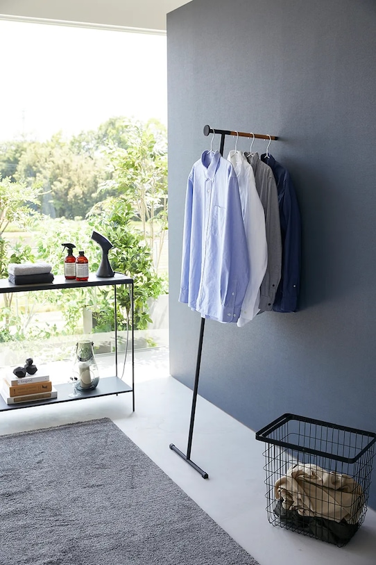 Stojan na parní žehlení Yamazaki 5973 černá AA00