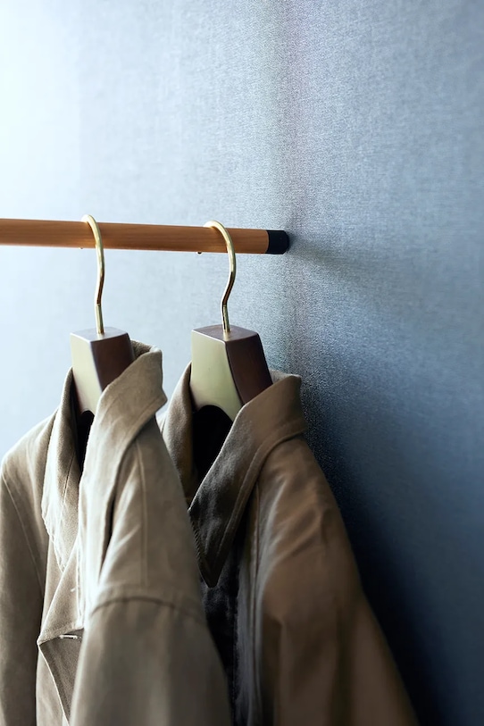 Stojan na parní žehlení Yamazaki 5973 černá