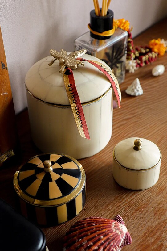 Δοχείο με καπάκι Doing Goods Queen Bee Circus Box 1.20.21.014.002.4