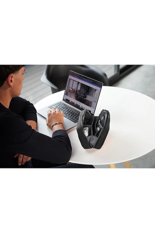 Orbitkey 2 az 1-ben utazásrendszerező Tech Pouch 23 x 14 x 8 cm WTP1.BLK.109