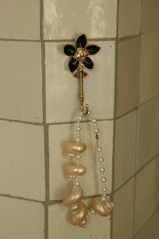 Doing Goods wieszak ścienny Liv Flower 13 x 6,5 x 3 cm 1.10.10.088.923.3 żółty