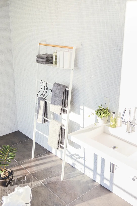 Salon i sypialnia Yamazaki wieszak ścienny Tower 160 cm 3871 biały