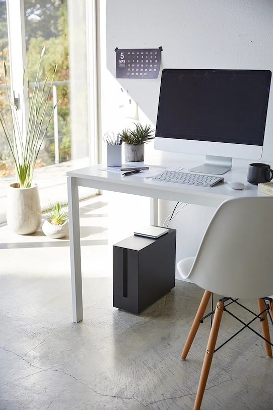 Obývacia izba a spálňa Organizér na elektroniku Yamazaki Tower 15 x 40 x 34,5 cm 5404 čierna