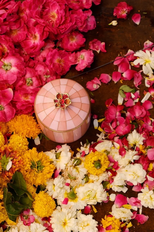 Doing Goods pudełko do przechowywania mosiężne 10,5 x 10 x 10 cm 1.20.21.056.300.5