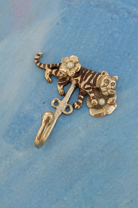 Salon i sypialnia Doing Goods haczyk ścienny mosiężny 9 x 9 x 3,5 cm 1.10.10.083.099.3 żółty