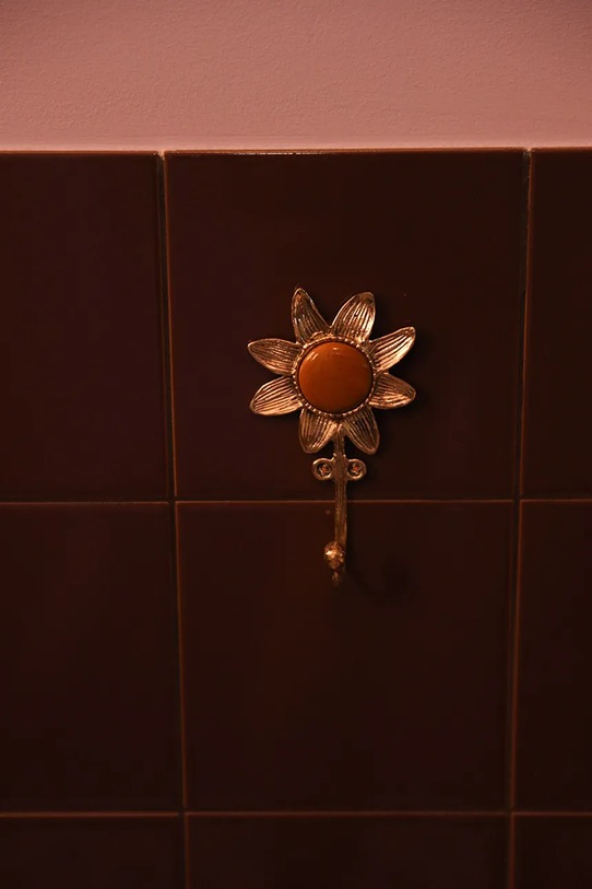 Salon i sypialnia Doing Goods haczyk ścienny mosiężny 13 x 7,5 x 3 cm 1.10.10.084.099.3 żółty