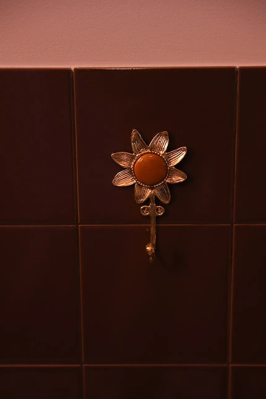 Obývacia izba a spálňa Doing Goods háčik nástenný mosadzný 13 x 7,5 x 3 cm 1.10.10.084.099.3 žltá