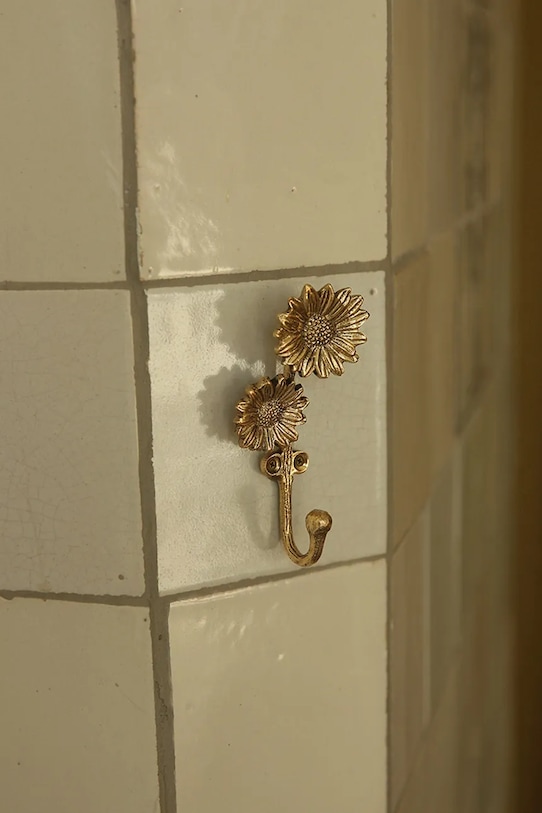 Obývacia izba a spálňa Doing Goods háčik nástenný mosadzný 12 x 6 x 3,5 cm 1.10.10.086.099.3 žltá