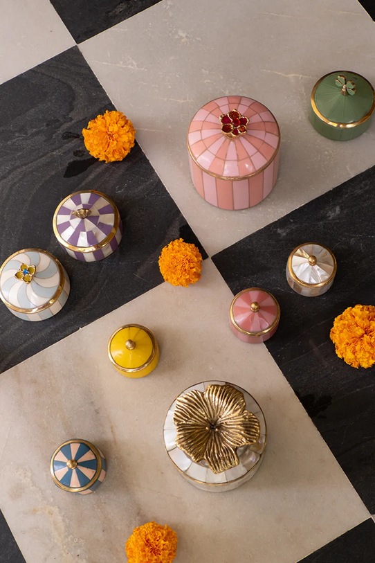 Doing Goods pudełko do przechowywania mosiężne 7 x 7 x 5 cm 1.20.21.057.045.4 multicolor