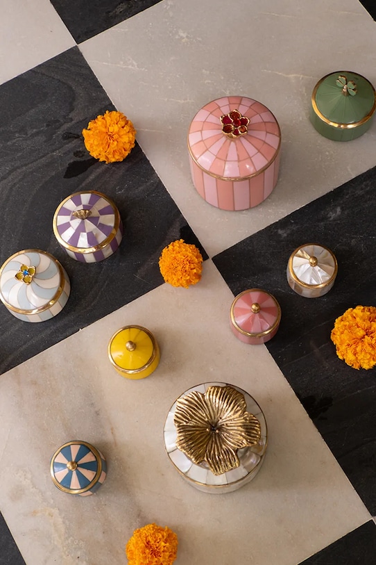 Doing Goods pudełko do przechowywania mosiężne 7 x 7 x 5 cm 1.20.21.057.045.4 multicolor