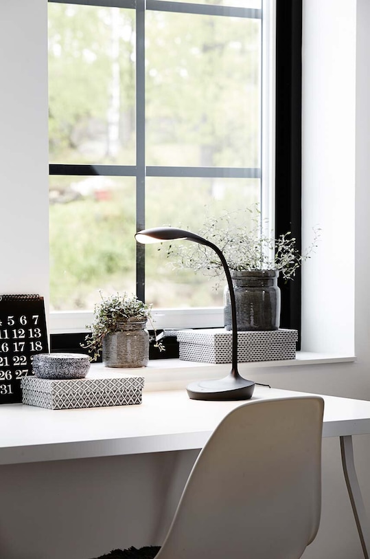 Світлодіодна настільна лампа Markslöjd Swan 106094 чорний AA00