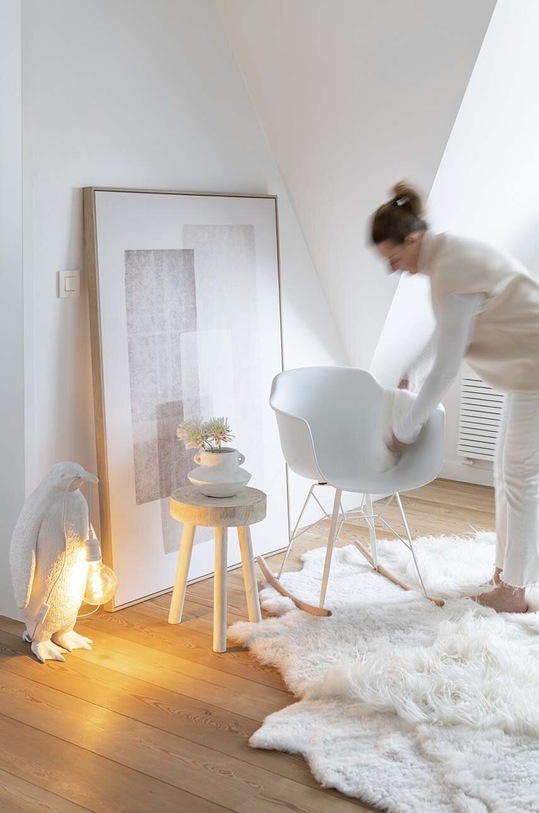 Настольная лампа J-Line белый 37840.