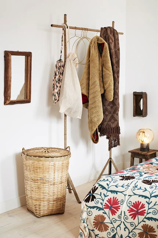 Dnevna soba in spalnica Brezžična namizna svetilka Madam Stoltz BS287.459.1B pisana