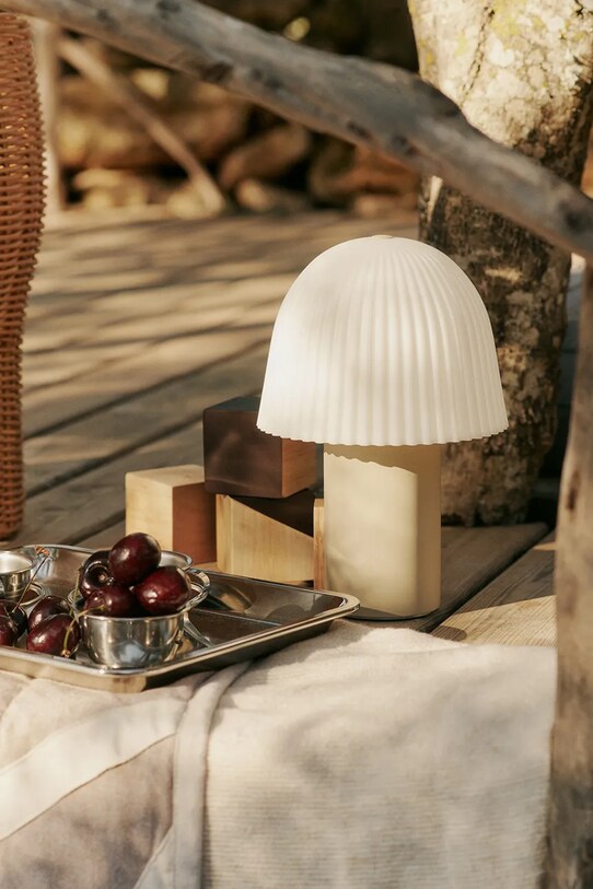 ferm LIVING vezeték nélküli led asztali lámpa Frill 1104271028 bézs AA00