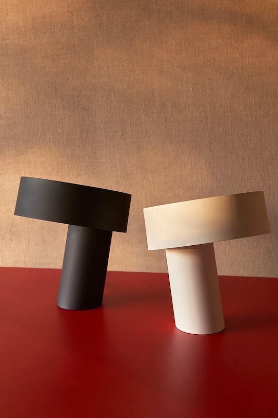 Salon i sypialnia HAY lampa stołowa Slant 28 x 23,5 x 24,5 cm AB229.A588 czarny