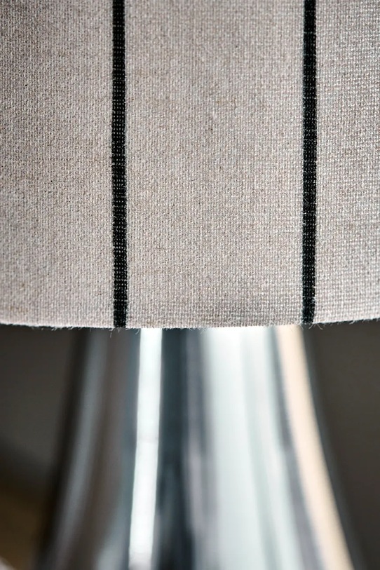 Salon i sypialnia House Doctor lampa stołowa HDTulip 38 x 20 cm 206100408 biały