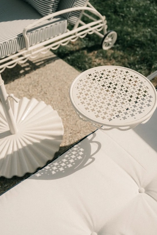 Business & Pleasure Co. podstawka na parasol ogrodowy Clamshell Base 40 kg BPB.CLM.ANT.WHT.XL