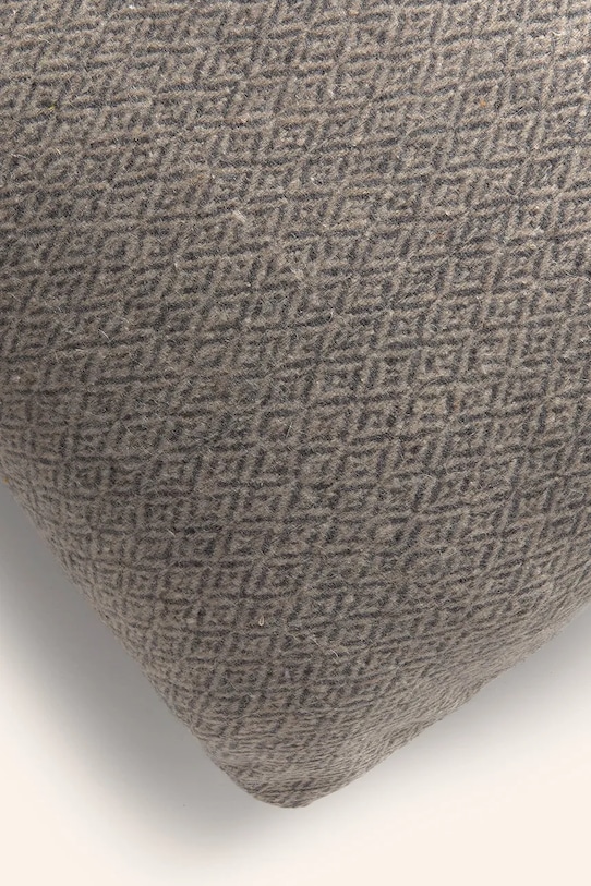 Calma House poduszka ozdobna wełniana Montana 45 x 45 cm MONTANA.45.GRI beżowy AA00