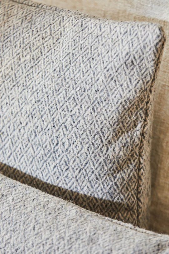 Calma House poduszka ozdobna wełniana Montana 45 x 45 cm beżowy MONTANA.45.GRI