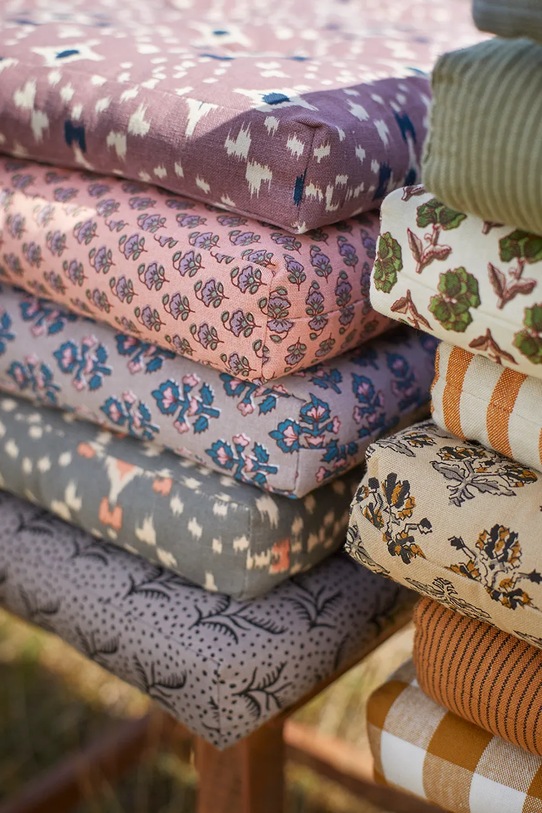 Madam Stoltz perna pentru scaun violet CP.4545.235