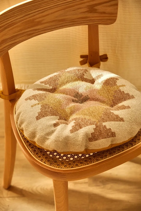 Obývacia izba a spálňa Podsedák na stoličku Berta BERTA.40D.MOS oranžová