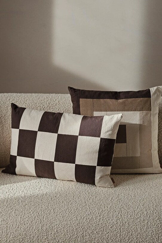Salon i sypialnia ferm LIVING poduszka ozdobna Fold Patchwork Cushion 1104268648 brązowy