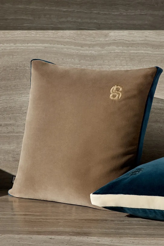 BOSS poszewka na poduszkę z bawełną BVELVET Camel 43 x 43 cm beżowy 1060392