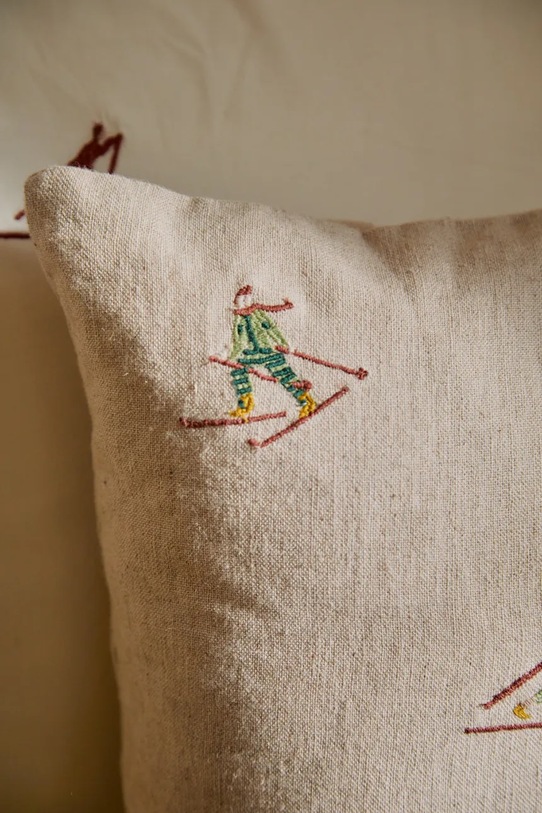 Calma House poszewka dekoracyjna na poduszkę z lnem Ski 45 x 45 cm beżowy SKI.45.CRU