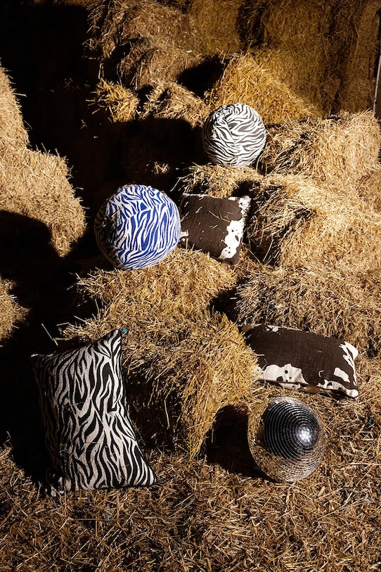 Byon poduszka dekoracyjna bawełniana Anima Cow 50 x 50 cm multicolor 5219805504