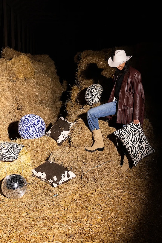 Byon poduszka dekoracyjna bawełniana Anima Cow 50 x 50 cm 5219805504 multicolor