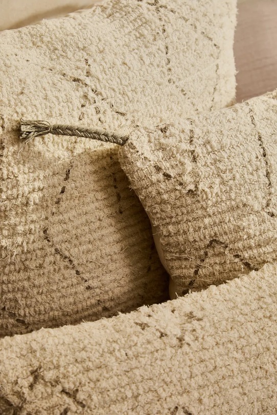 Calma House poszewka dekoracyjna na poduszkę Mayo 45 x 45 cm MAYO.45.PIE beżowy