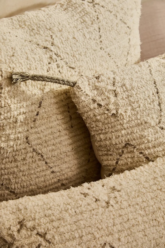 Calma House poszewka dekoracyjna na poduszkę Mayo 45 x 45 cm MAYO.45.PIE beżowy