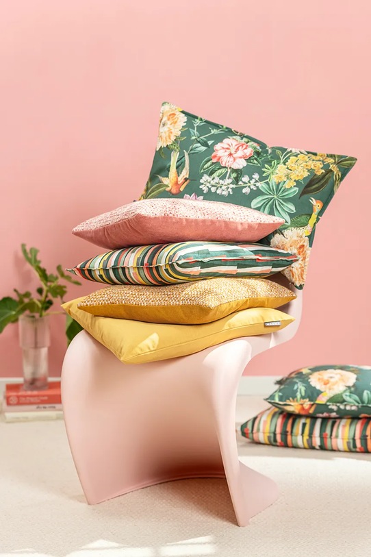 Magma poduszka dekoracyjna z domieszką bawełny Vindetta 45 x 45 cm żółty 67072.047