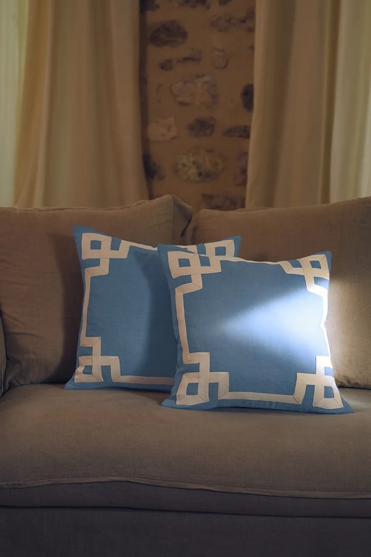 Salon i sypialnia Olivier Desforges poszewka dekoracyjna na poduszkę lniana ACHILLE Azur 45 x 45 cm 1069050 niebieski