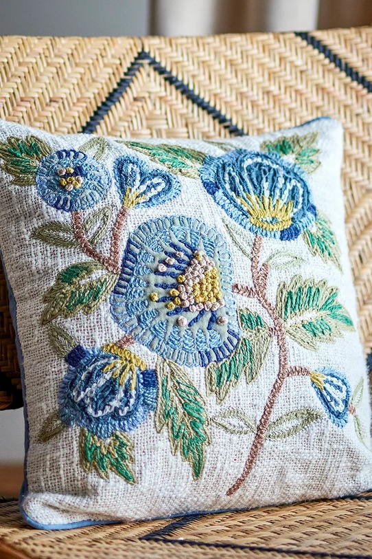 Salon i sypialnia Bloomingville poduszka dekoracyjna z materiału tekstylnego 45 x 45 cm 82069371 multicolor