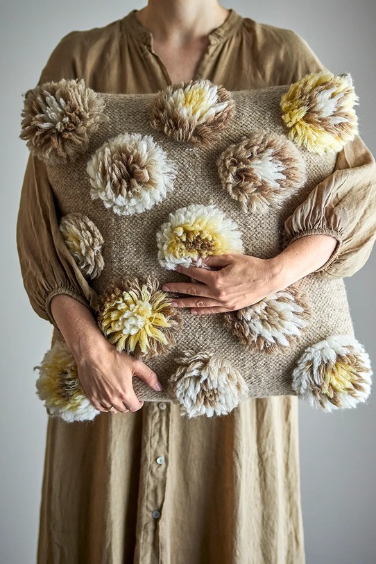 Salon i sypialnia Bloomingville poduszka dekoracyjna z materiału tekstylnego 50 x 50 cm 82063129 brązowy