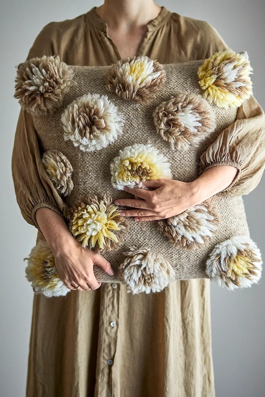 Salon i sypialnia Bloomingville poduszka dekoracyjna z materiału tekstylnego 50 x 50 cm 82063129 brązowy