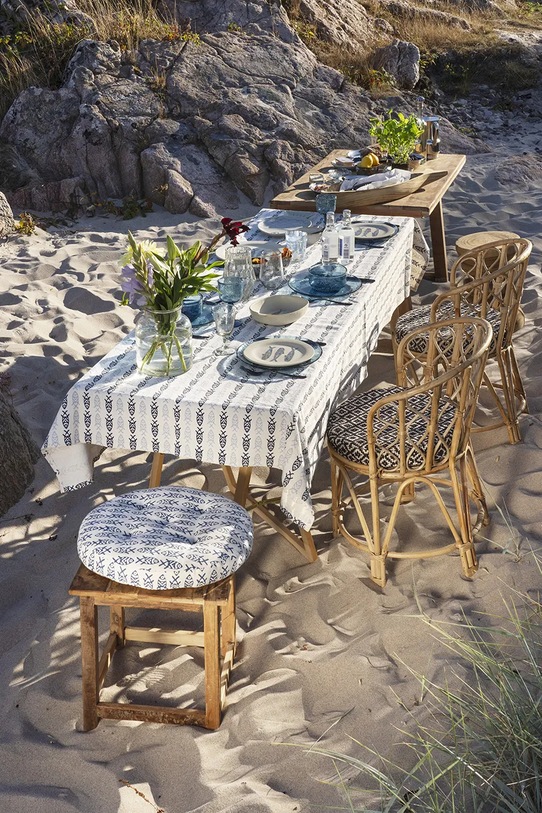 Madam Stoltz poduszka dekoracyjna z materiału tekstylnego 45 cm RCP.45.303B niebieski AA00