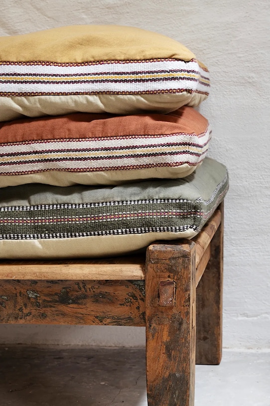 Salon i sypialnia Madam Stoltz poduszka dekoracyjna bawełniana 50 x 50 cm FM.0020.25C zielony