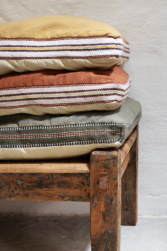 Madam Stoltz poduszka dekoracyjna bawełniana 50 x 50 cm FM.0020.25D multicolor