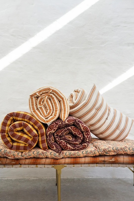 Madam Stoltz poduszka dekoracyjna bawełniana 70 x 180 cm multicolor MP.70180.325