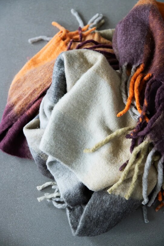 Byon cuvertură de pat din amestec de lână Check 5219801911 multicolor