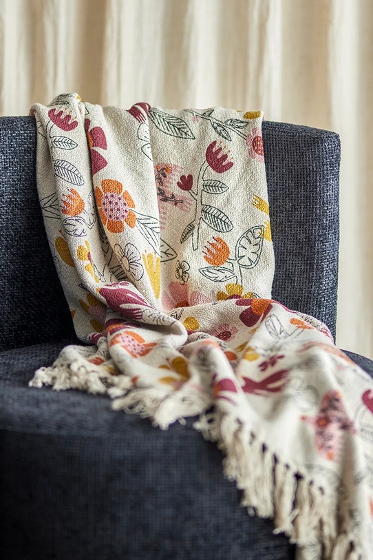 Bloomingville narzuta z materiału tekstylnego 160 x 130 cm 82063139