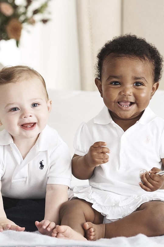 Бебешка памучна тениска с яка Polo Ralph Lauren 320570127001 бял